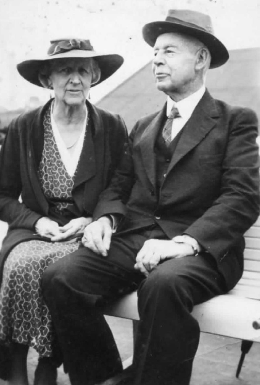 Samuel Dickson Sandes II with his sister Francis - taken at Sydney Harbour 4 November 1937